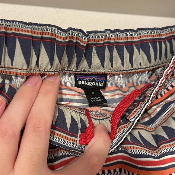 Patagonia Barely Baggies Nylon Shorts Patterned Size Small - Picture 2 of 3